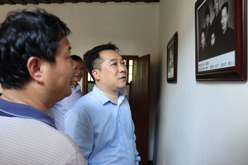 1654252916900064350.jpg IMG_4164.jpg