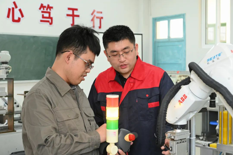 1665385275595086280.jpg 2王鹏、钟帆2.jpg