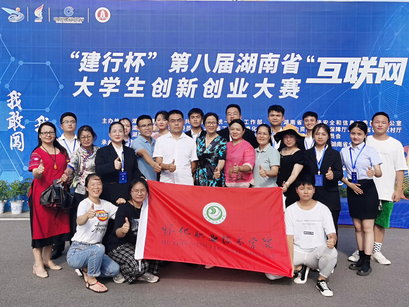 1677029218982057779.jpg 1658485416548010062_s.jpg